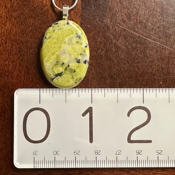 lizardite pendant with sterling silver chain - Picture 4 of 7